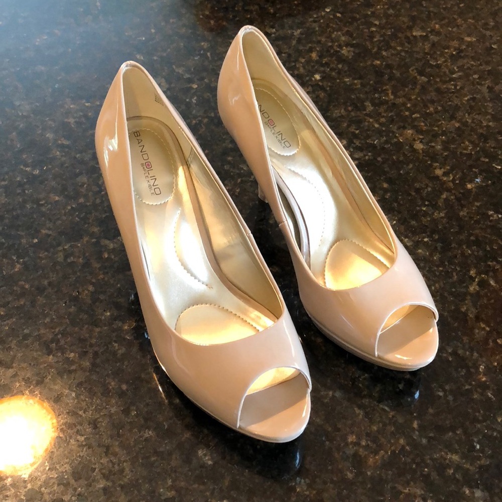 Bandolino nude patent peeps toe heels